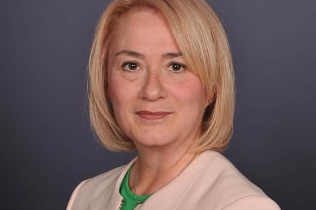 Dr Mandy-Crawford Lee has over 20 years experience of influencing skills policy and strategic planning