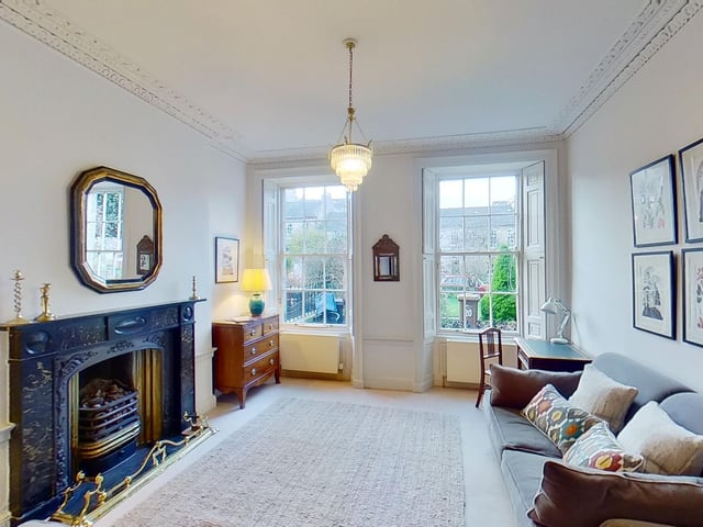 Where is it? On a famously picturesque cobbled street close to Stockbridge, a vibrant on-trend city village neighbourhood with excellent independent shops, pubs and restaurants galore.