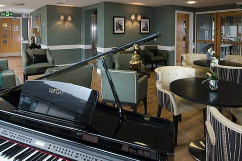 Residents can enjoy music with a glass of wine in ambient surroundings.