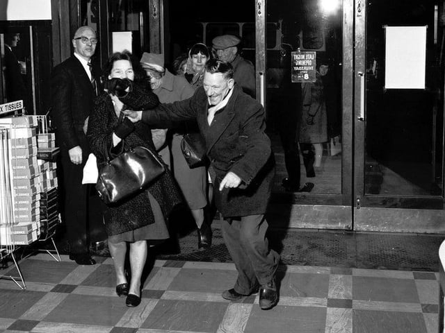 There were two Allan’s shops on the bridges in Edinburgh, J&R Allan’s and Peter Allan’s. Here you can see the first excited shoppers to get into the sale at the store on South Bridge in the 1960s.