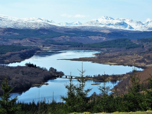 Situated in the Highlands around the River Garry, Glen Garry Forest spans 165 square kilometre. It offers numerous walking paths flanked by old granny pines, broadleaves and conifers.