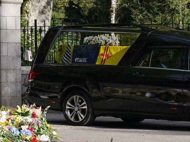 The hearse leaves Balmoral as it begins its journey to Edinburgh (Pic: PA/Owen Humphreys)