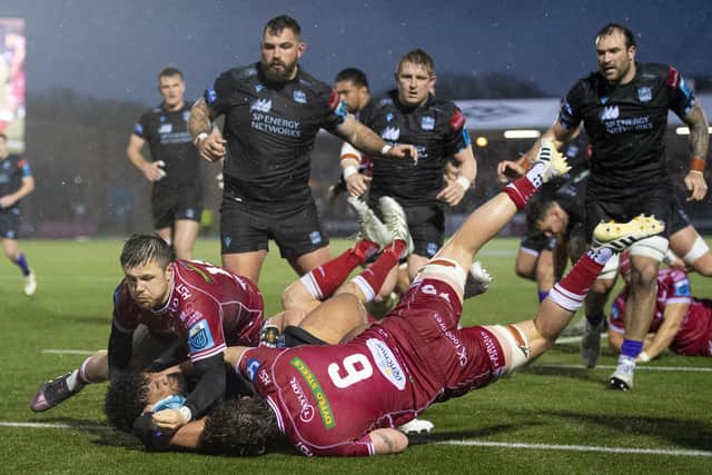 Warriors’ Sione Vailanu scores a try against Scarlets when the sides met at Scotstoun in the URC on April 14. (Photo by Ross MacDonald / SNS Group)