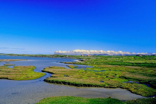 At 30,305 hectares North Uist is slightly smaller than its southern neighbour and is the 10th largest island in Scotland. Attractions on the island include a number of standing stones, a stone circle at Pobull Fhinn, and a large burial cairn at Barpa Langass.