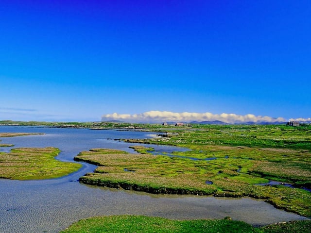 At 30,305 hectares North Uist is slightly smaller than its southern neighbour and is the 10th largest island in Scotland. Attractions on the island include a number of standing stones, a stone circle at Pobull Fhinn, and a large burial cairn at Barpa Langass.