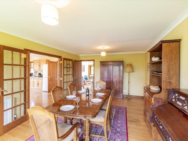 Dining room.