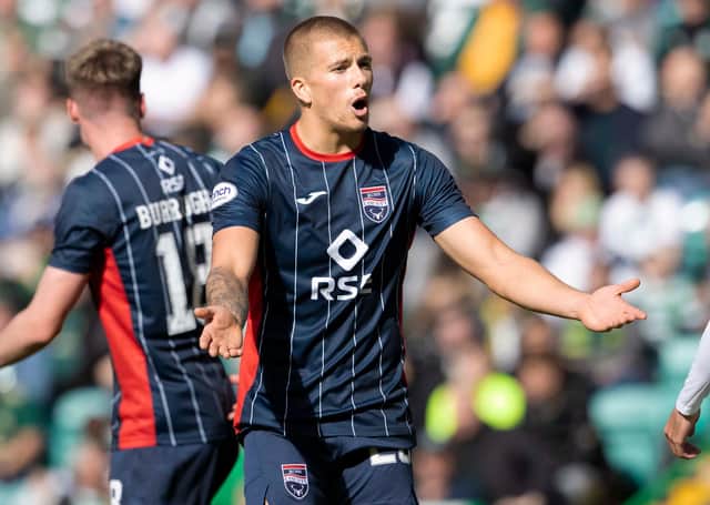 Harry Clarke, who spent the first part of this season at Ross County, has completed his move to Hibs.