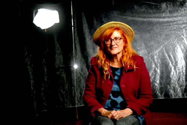 Eddi Reader on set