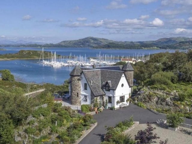 Set in Craobh Haven, 24km from Oban, Corrie House enjoys stunning views over a marina to the Isle of Mull. There's a shared lounge, a garden and a terrace, while all rooms come with a seating area and some with a patio. There's also a hot tub, while pet bowls and baskets are available for four-legged guests.