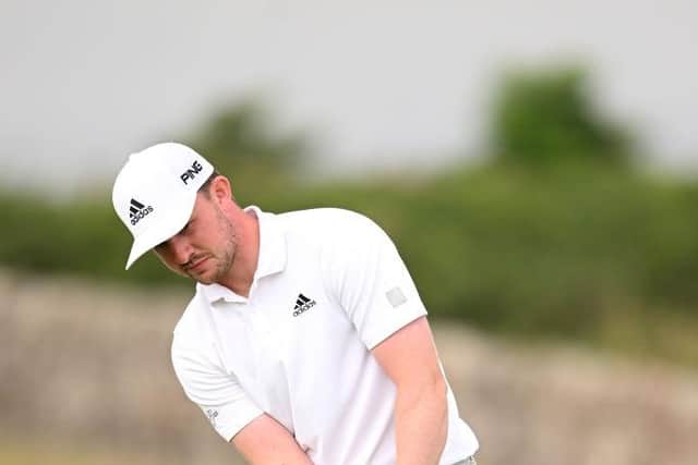 Connor Syme of Scotland chips on the 17th hole at Fairmont St Andrews. Picture: Ross Kinnaird/Getty Images.