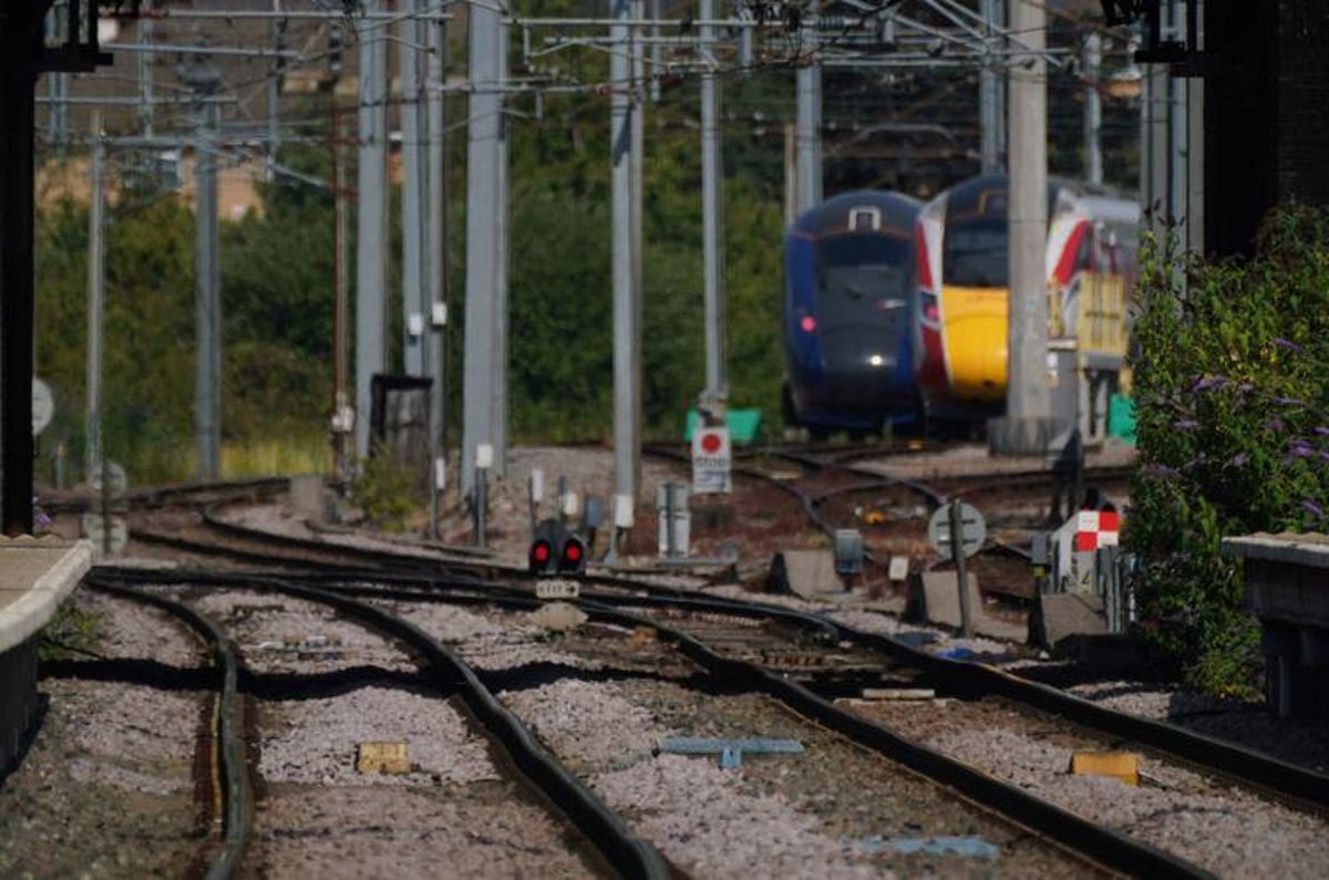 No direct service between London and Scotland as network suspend services amid extreme heat