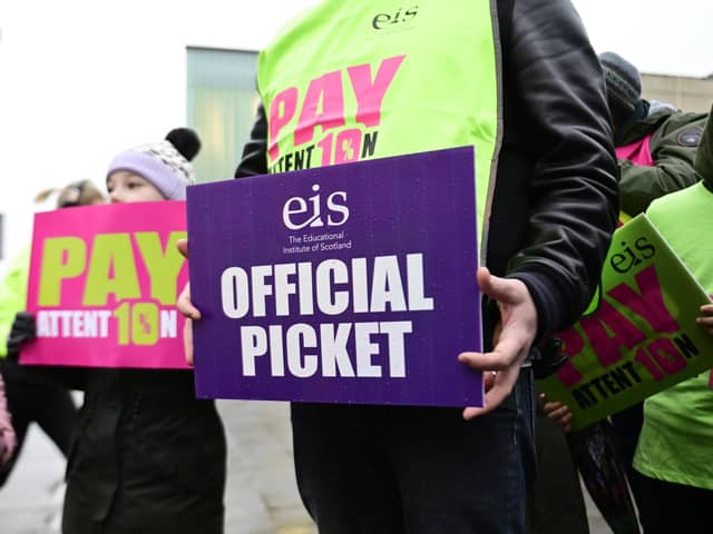EIS Union teachers on the picket line (Pic: John Devlin)