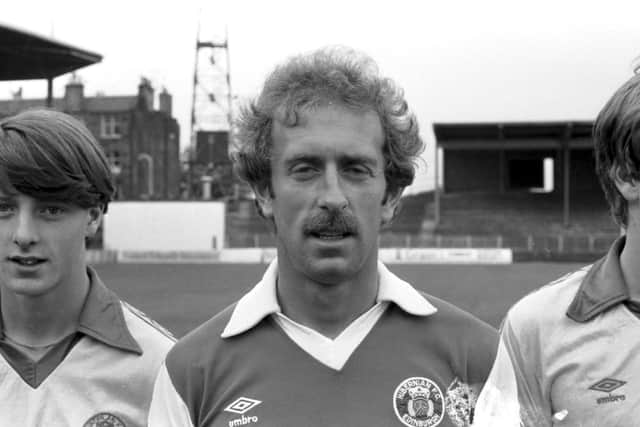 Connolly had been given his start in football by Willie Ormond then capped for Scotland by him. In 1980 the old boss took him to Hibs for a promotion bid