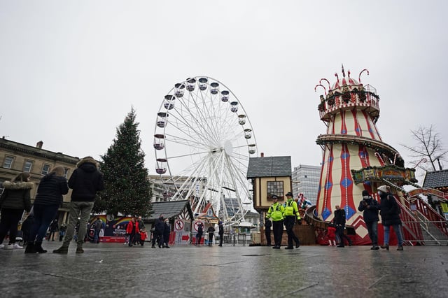 Christmas Market In Nottingham Closed As Hundreds Cram In With No Social Distancing The Scotsman