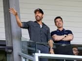 Hollywood star Ryan Reynolds has sent a good luck message to Wales’ World Cup squad.