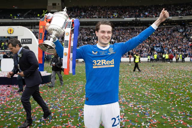Scott Wright with the Scottish Cup.  (Photo by Alan Harvey / SNS Group)