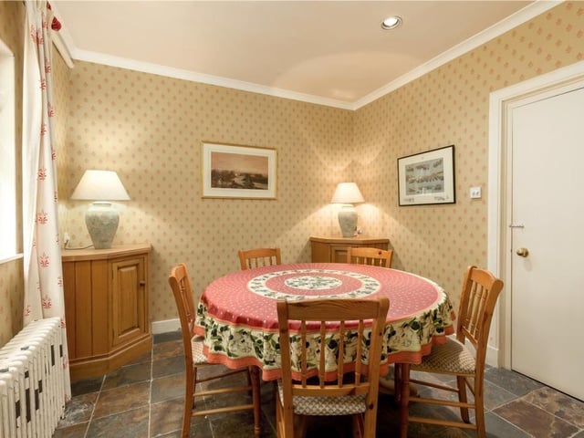 Breakfast room.