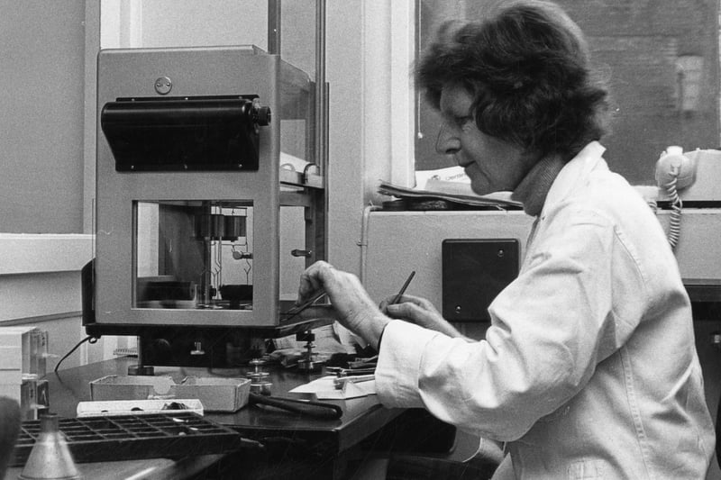 Weighing samples at the Assay Office, 1974 (S40068)