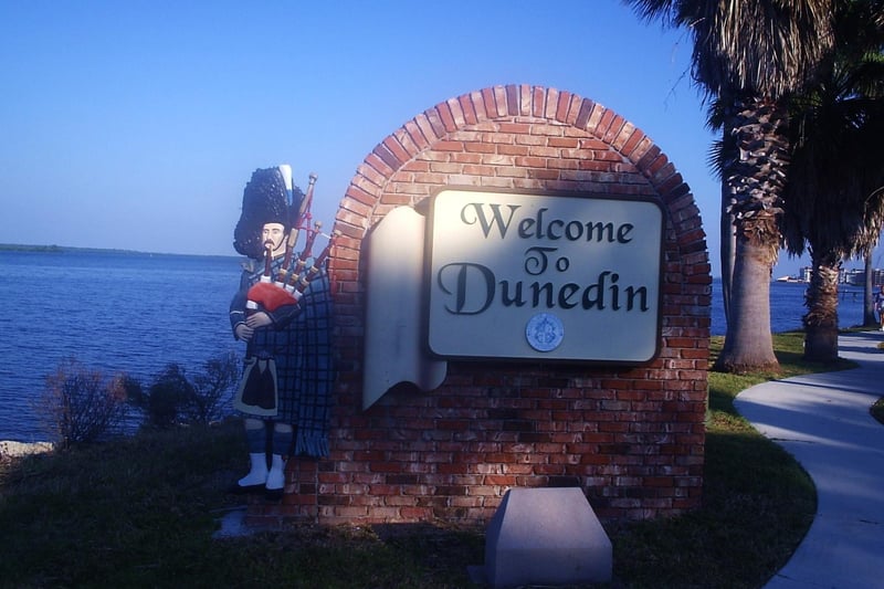 Dunedin is a city located in Pinellas County in the state of Florida. Just like the city in New Zealand its name is derived from the Scottish Gaelic ‘Dùn Èideann’ which is said to mean ‘fort on the hill’.