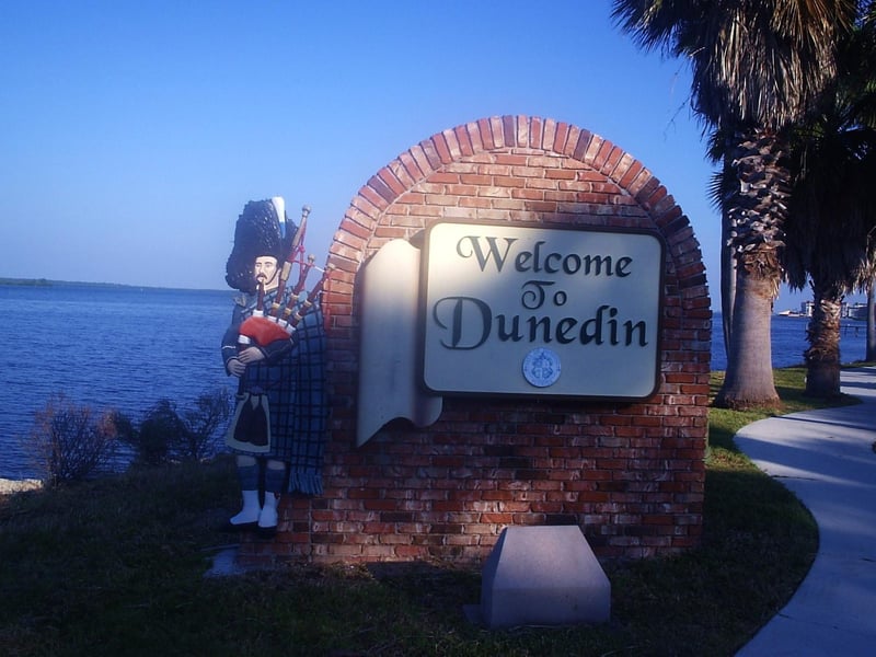 Dunedin is a city located in Pinellas County in the state of Florida. Just like the city in New Zealand its name is derived from the Scottish Gaelic ‘Dùn Èideann’ which is said to mean ‘fort on the hill’.