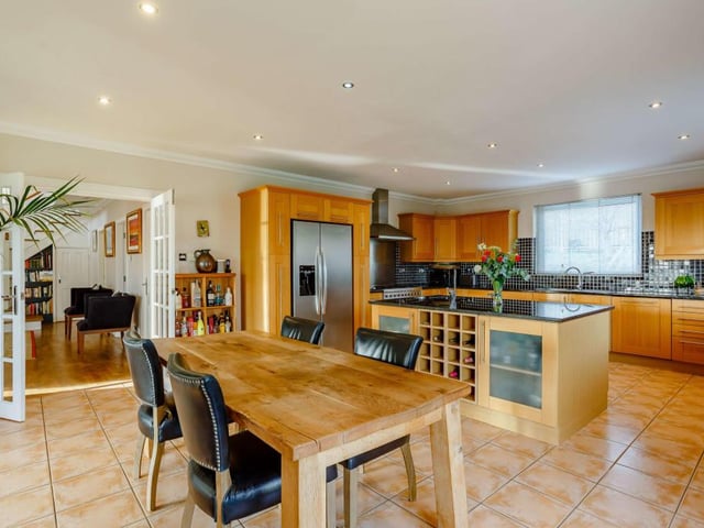 Dining kitchen.