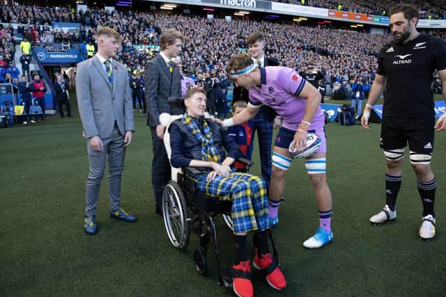 Scotland captain Jamie Ritchie speaks to Doddie Weir ahead of the match against New Zealand at Murrayfield, on November 12. (Photo by Craig Williamson / SNS Group)