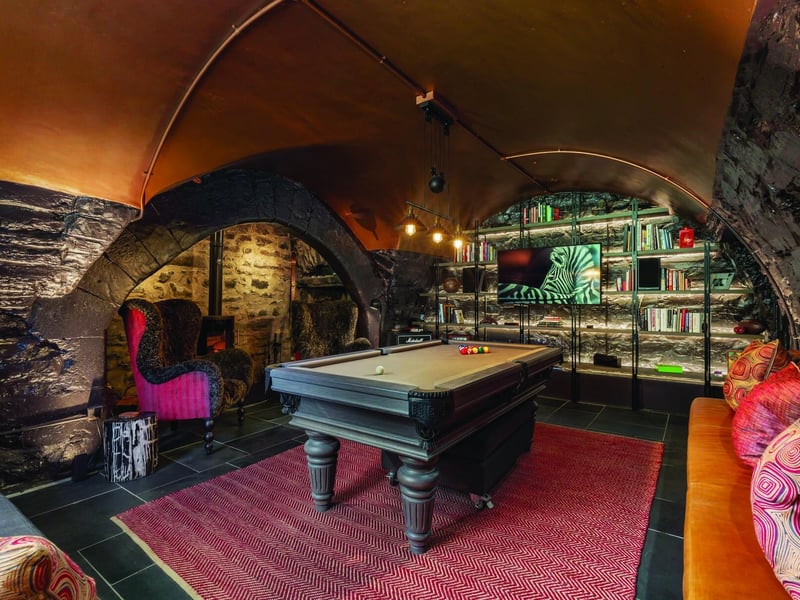 An entertainment area was added on the lower ground floor with games’ room, bar, gym, cinema and a bedroom.