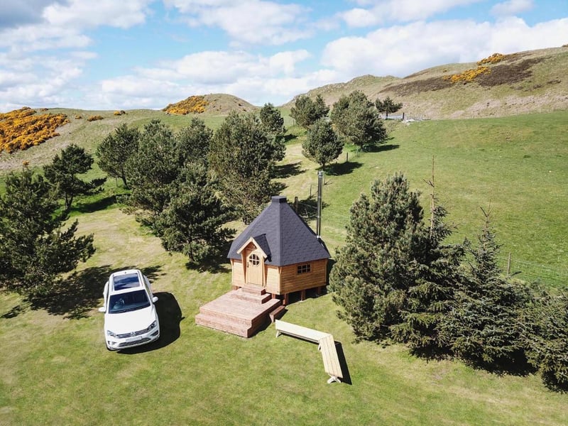 For dark skies easily accessed from Scotland's Central Belt, the delightful Little Lochan Lodge sleeps two and is located in Glenfarg, just 23 miles from Edinburgh. There's a garden and a terrace to enjoy the stars from, and a lake view to enjoy during the day.
