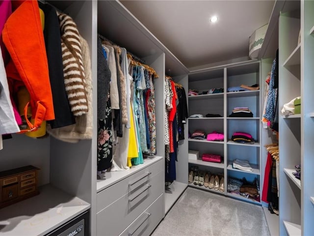 Dressing room.