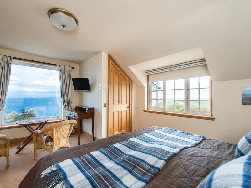 The owner describes the unique view from the house: “Directly in front is over to Bass Rock and Fife, but we can also see Tantallon Castle, the Isle of May and the Isle of Lamb. The sun rises over Tantallon and sets over North Berwick."