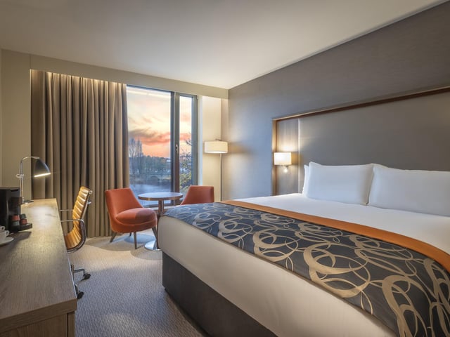 Clayton Hotel Glasgow City is the Group’s first Clayton hotel in Scotland, following the opening of Maldron Hotel Glasgow in August 2021. The Glasgow hotel opened in late 2022 and is situated on Clyde Street on the site of the city’s Grade A listed Custom House building. Clayton Hotel Glasgow City is a 4-star property that is part of a significant restoration of the historical St Enoch area. The refurbished listed building serves as the entrance to the hotel with the reception, public area, ballroom and event spaces all located here. Adjacent to the historic building and connected, in part, by a glazed ceiling, the stylish ultra-modern hotel also houses the Custom House Bar & Restaurant.