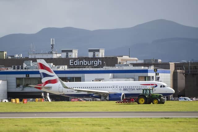 PIC LISA FERGUSON 03/10/2023
Edinburgh Airport , Aeroplane, Planes, runway
Briyish Airways, EasyJet, Ryanair, Delta
airlines