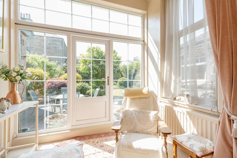 Garden room.