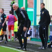 Aberdeen boss Jim Goodwin gives instructions during his side's league match against Hibs at Easter Road. Photo by Ewan Bootman / SNS Group