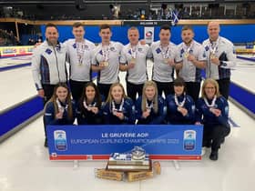 Team Scotland show off their gold medals alongside the women's team/