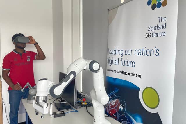A pioneering robotic arm which can be used remotely allows for an immersive learning experience for students across the globe and provides a blueprint to develop new commercial opportunities.