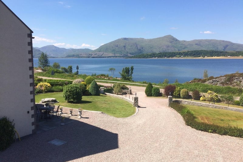 Featuring a garden with dramatic mountain views over Loch Linnhe and close to Glencoe, Skyfall Glencoe at Creag an-t Sionnaich offers guests a first floor suite with a balcony.