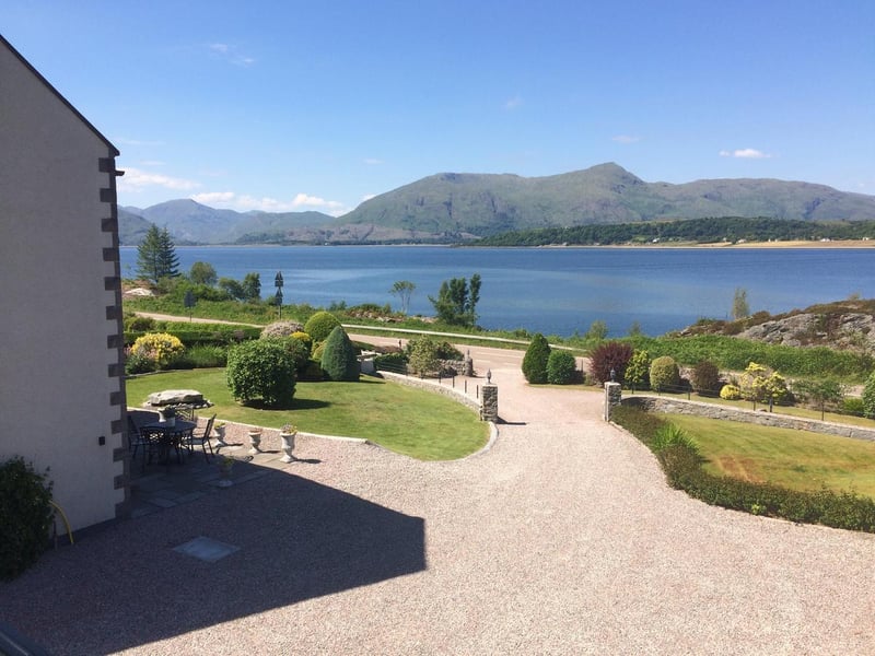 Featuring a garden with dramatic mountain views over Loch Linnhe and close to Glencoe, Skyfall Glencoe at Creag an-t Sionnaich offers guests a first floor suite with a balcony.