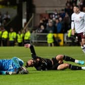 Hearts goalkeeper Craig Gordon picked up a serious leg injury against Dundee United.