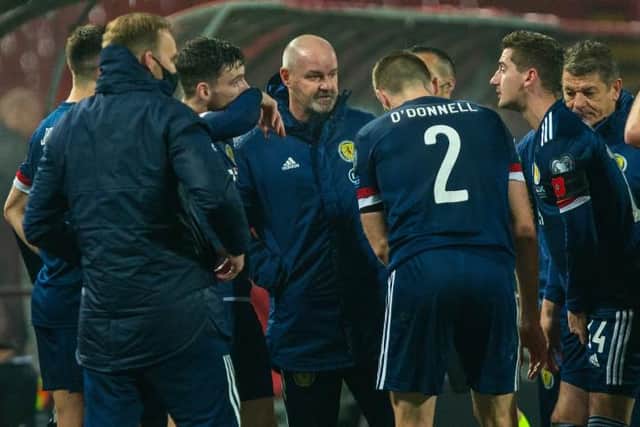 Scotland manager Steve Clarke speaks to his players during extra-time. (Photo by Nikola Krstic / SNS Group)