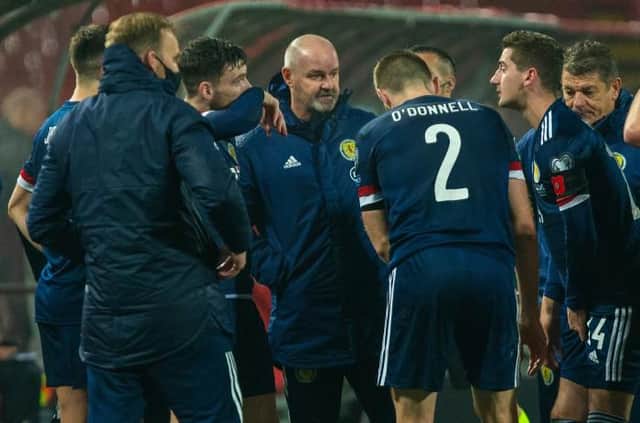 Scotland manager Steve Clarke speaks to his players during extra-time. (Photo by Nikola Krstic / SNS Group)