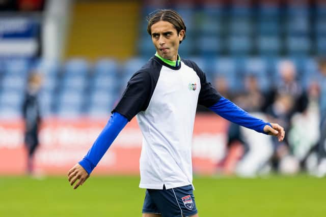 Ross County's Yan Dhanda warms up ahead of kick-off against Hibs on Saturday. (Photo by Ross Parker / SNS Group)