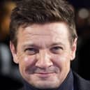 Jeremy Renner has made his first late night US television appearance since his serious snowplough incident on New Year’s Day.