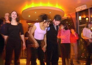Salsa dancing and fiery rhythms at Siglo, Cowgate, 28 March 2000. Siglo was also a disco-pub that opened until the wee small hours of the morning. Today, it is a trendy pub/restaurant called OX184.