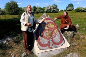 Explaining runestones at Hovgården archaeological site