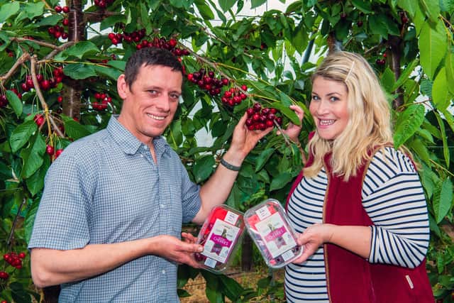 Growers Rowan and Jennifer Marshall. Picture: Ian Georgeson Photography.
