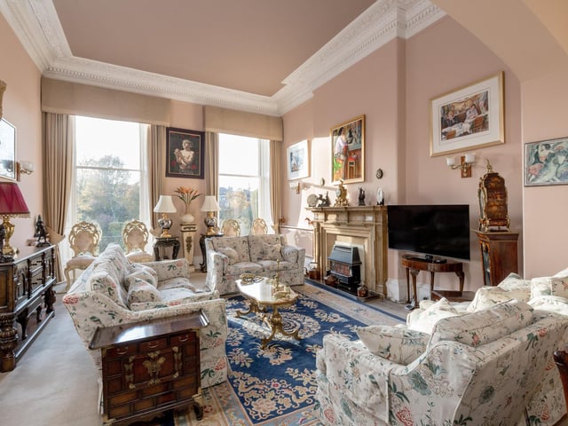 Where is it? Set within the UNESCO World Heritage Site of Edinburgh's New Town, Moray Place is a five-minute walk to Stockbridge and just a short distance from the city centre.