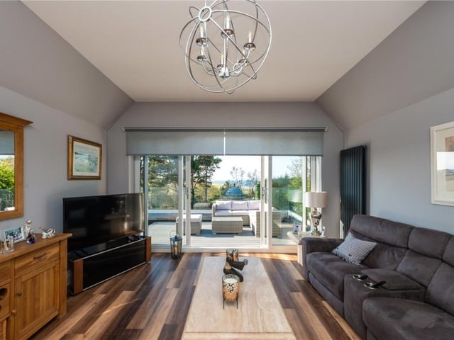 Sitting room.
