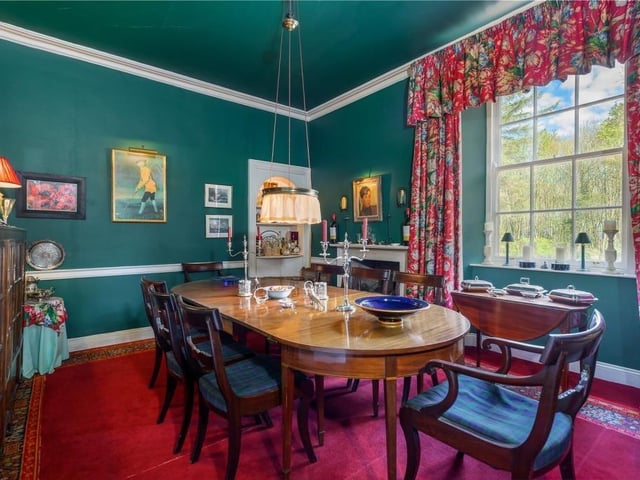 Dining room.