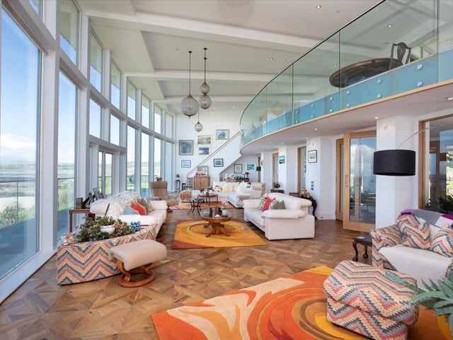 Lounge.